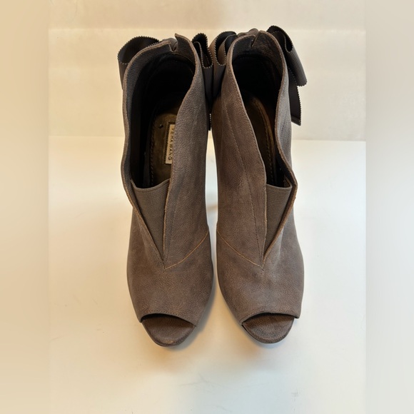 NWT! VERA WANG ROYCE PLATFORM SUEDE SPIKED HEEL BOOTIE BOOTS - Picture 4 of 8